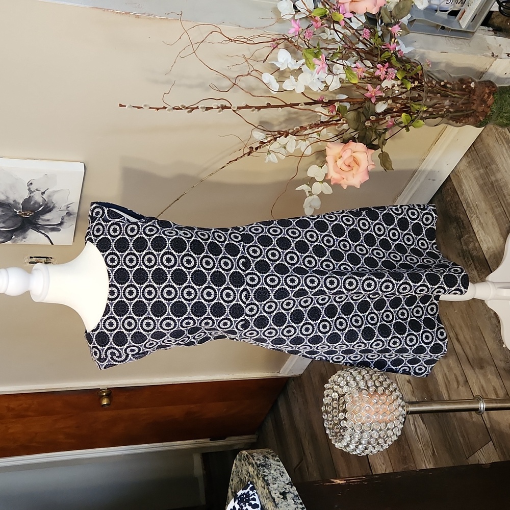 Ann Taylor Loft Outlet cap sleeve dress. Size 4